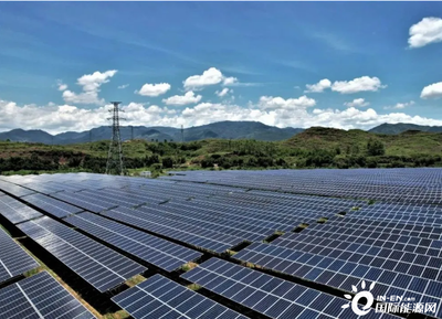 阳光新能源在广东始兴县开发110MW农光互补光伏发电项目,当地农民种出“光伏西瓜”